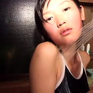 Noriko Kijima z dużą ilością makijażu może wyglądać jak Olizniewające Panienki